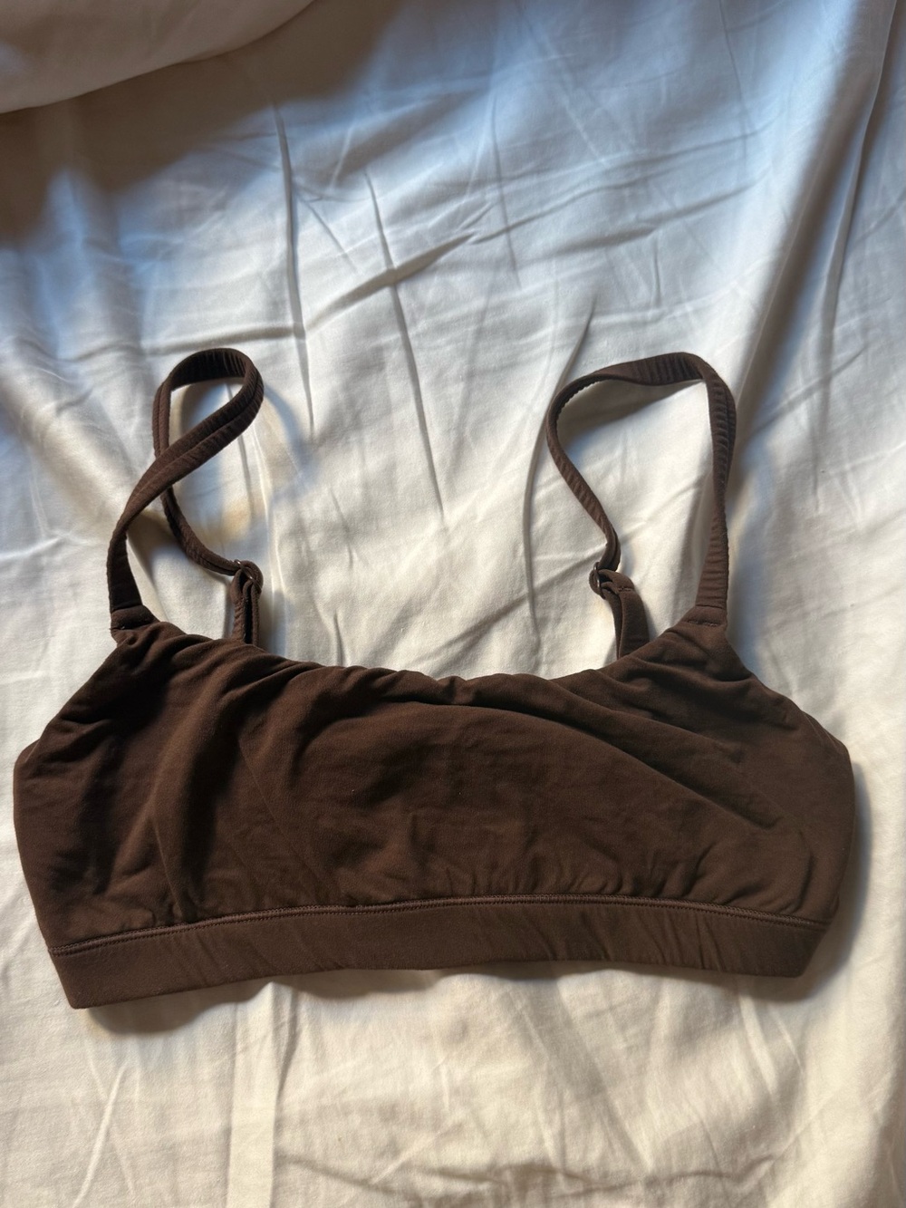SKIMS fits everybody scoop
neck bra, cocoa